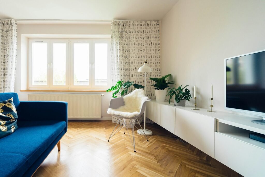 Séjour lumineux de l'appartement LP-V-101 au Maârif